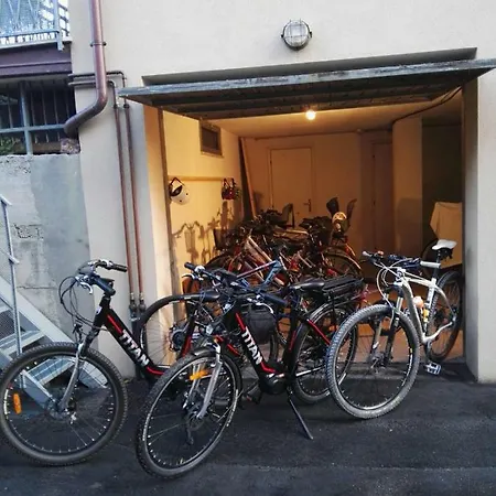 Gialosa Biker House *