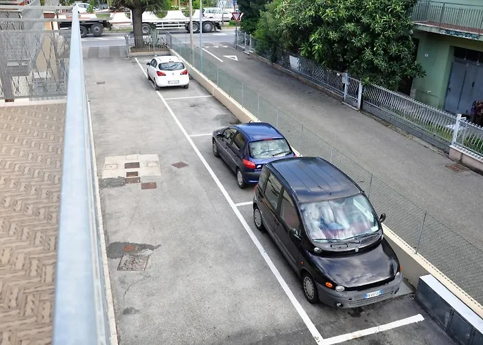 Daire Gialosa Biker House *